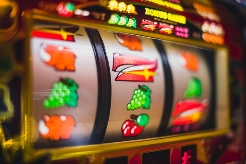 Online Slots vs Physical Slots in Gambia